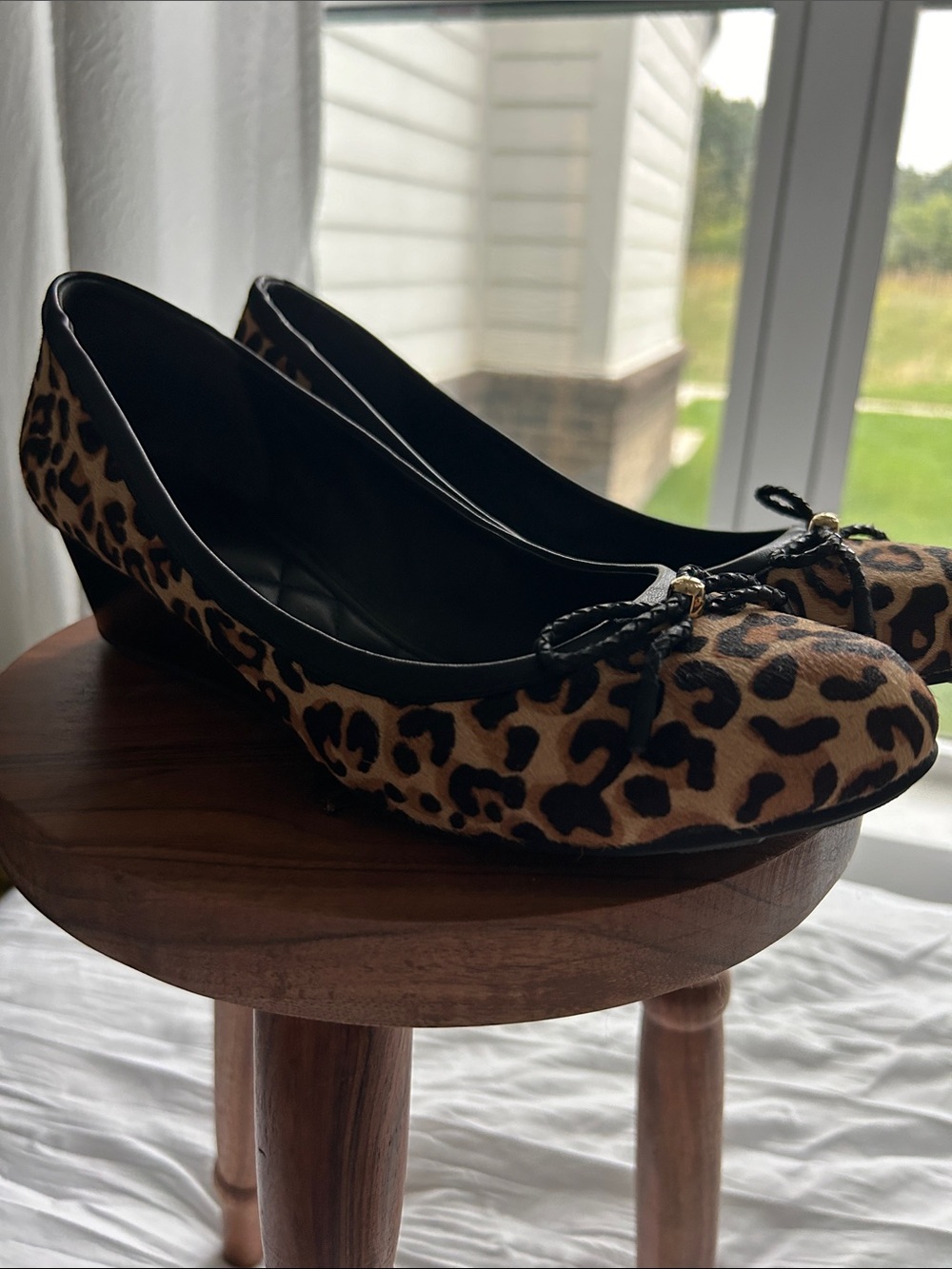 Beautiful Cole Haan size 9 rounded toe leopard print fall slip on shoes